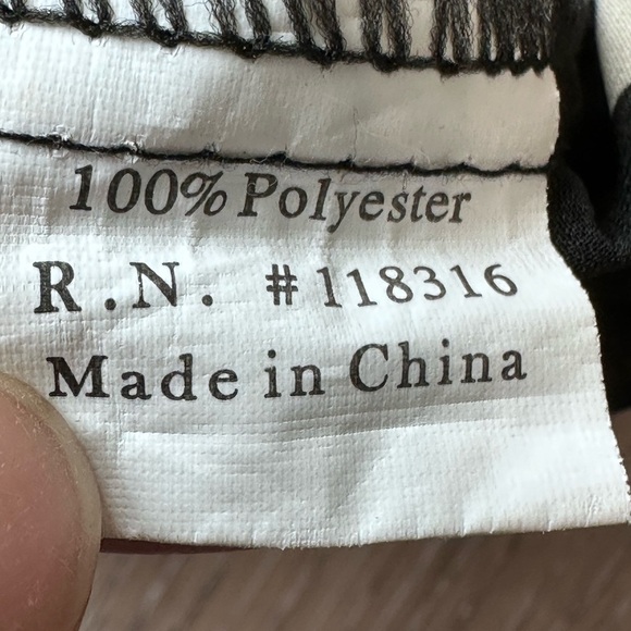 🛍️ Glam Dollz Black with white 💀 skulls button down shirt & ties bottom - Picture 3 of 7